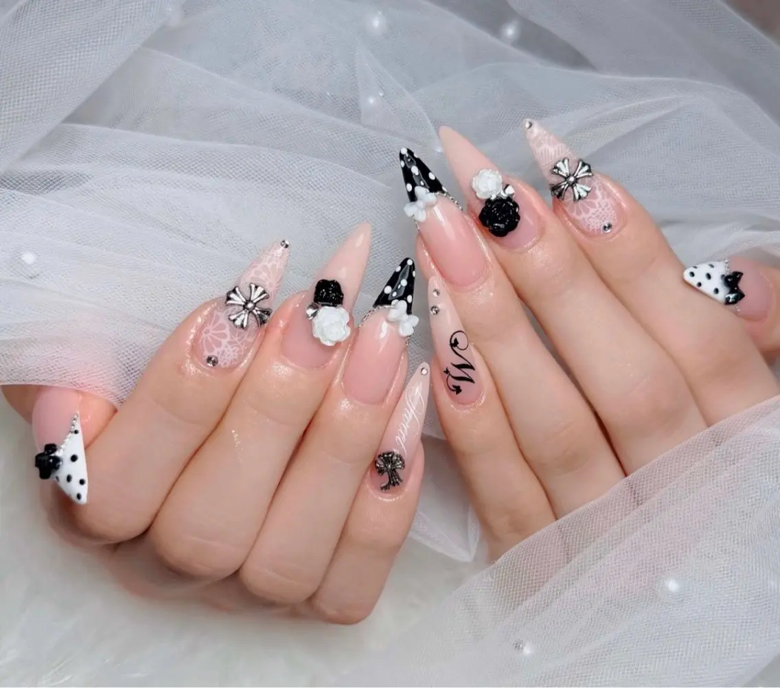 ネイル アートネイル ボルドー フレンチネイル ジェルネイル 氷ネイル・うるうるネイル ハンドネイル Julie Nail Hinのネイルデザイン