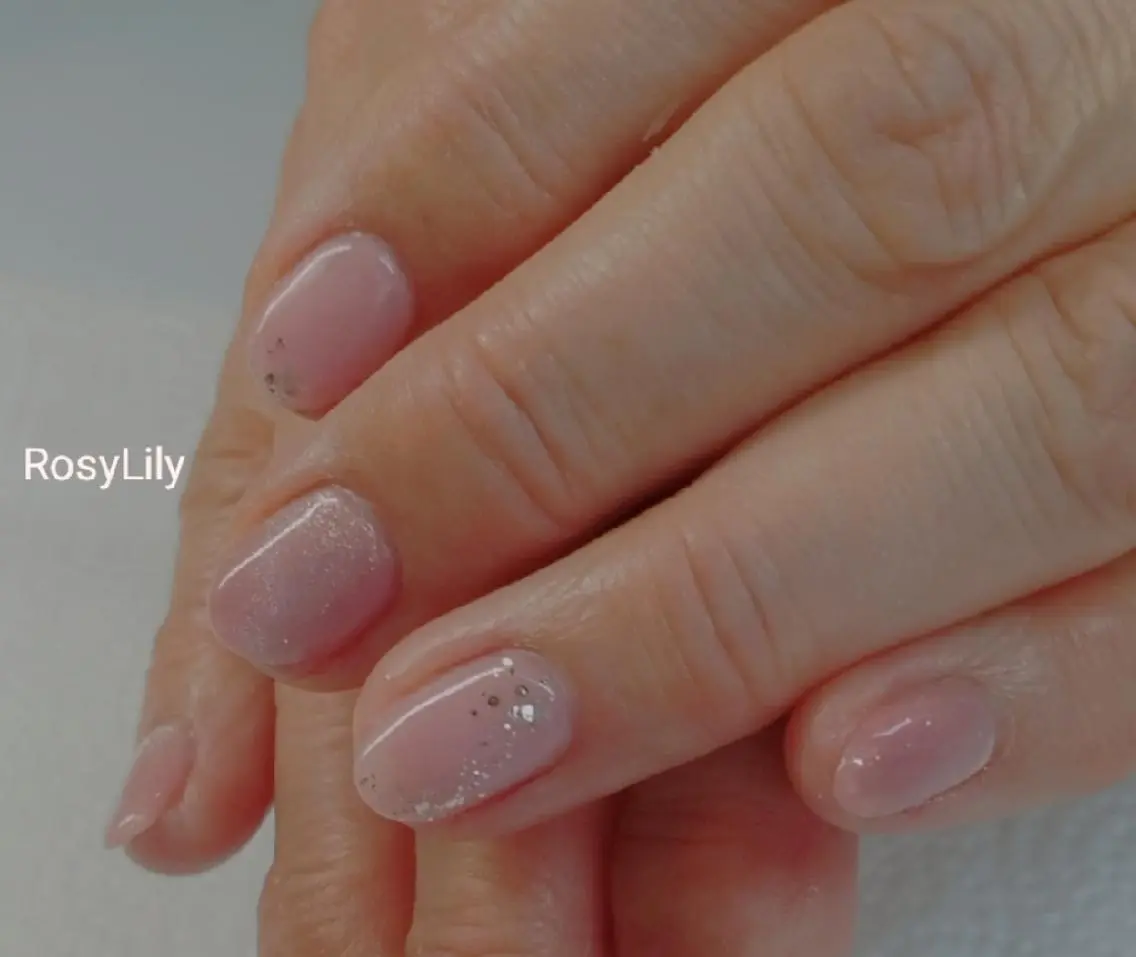 ネイル ホログラムネイル マグネットネイル ピンク ハンドネイル ハンドケア プライベートサロン Rosy Lilyのネイルデザイン