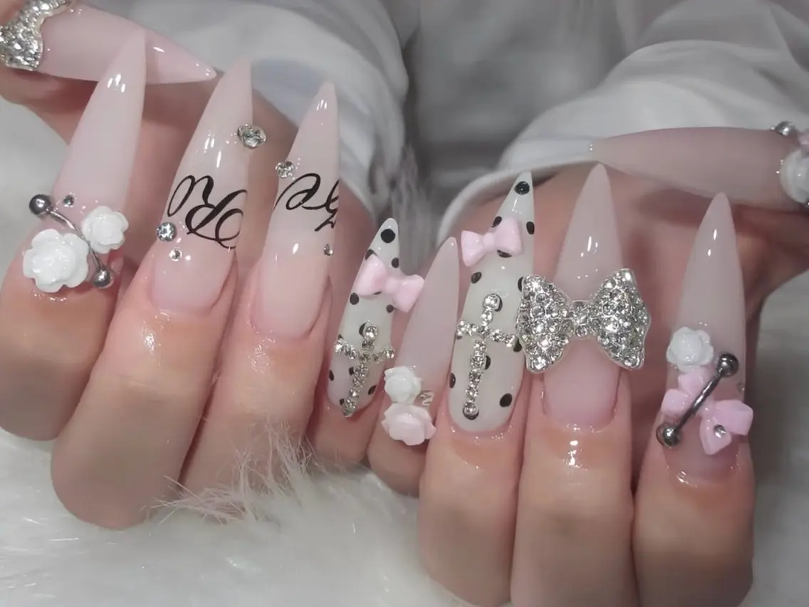 ネイル フットネイル ジェルネイル 韓国ネイル マグネットネイル 持ち込み ハンドネイル Huyn Nail Shinjyukuのネイルデザイン