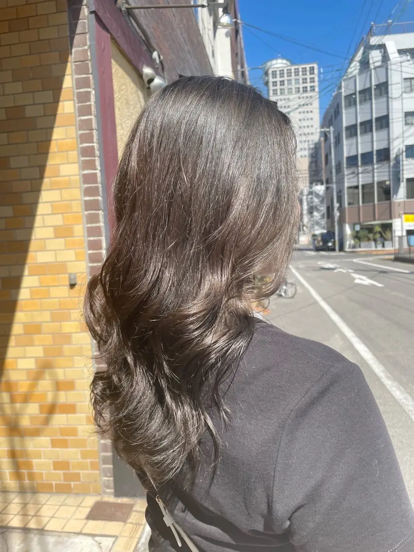 ロング カラー 透明感カラー グレージュ オリーブグレージュ オリーブグレー レイヤーカット カット ヘアカラー APPEL / fujiiのヘアスタイル