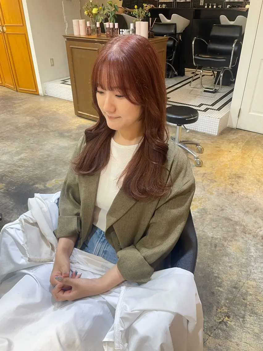 ロング カラー ベージュカラー ピンクカラー ピンクベージュ ヘアカラー トリートメント MIOベージュカラー 柔らかいカラーのヘアスタイル