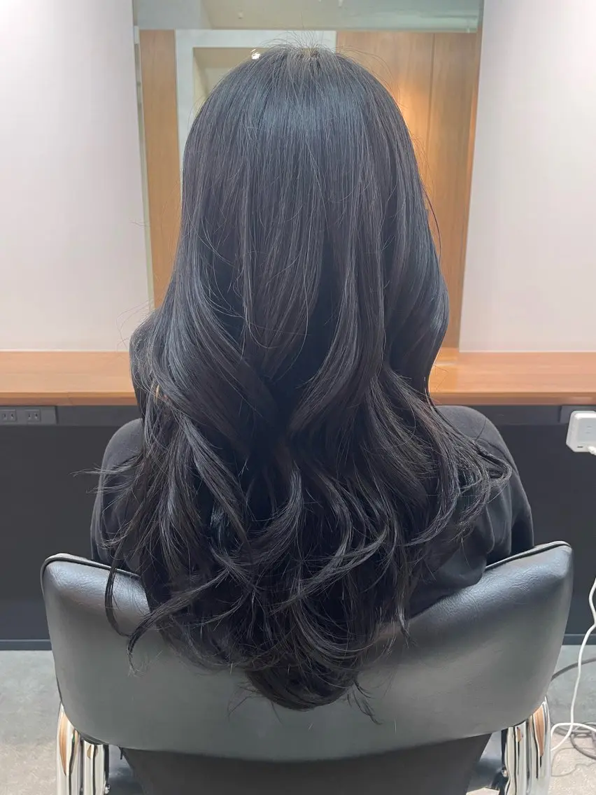 ロング カラー 黒髪 高橋 遥々のヘアスタイル