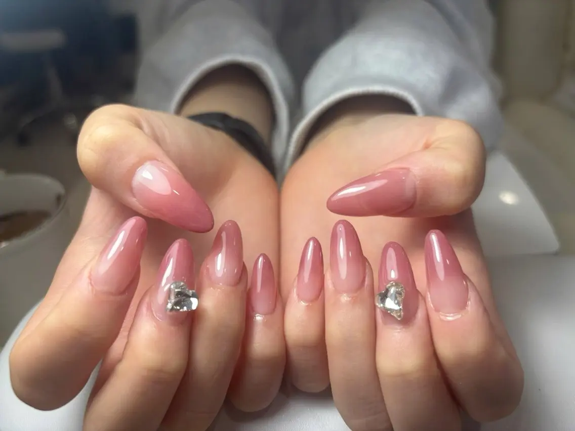 [オフィス・シンプル系］ 1色ベース＋フレンチOr グラ♥エレガントスタイル♥甘皮ケア付き♥フィルイン対応の写真