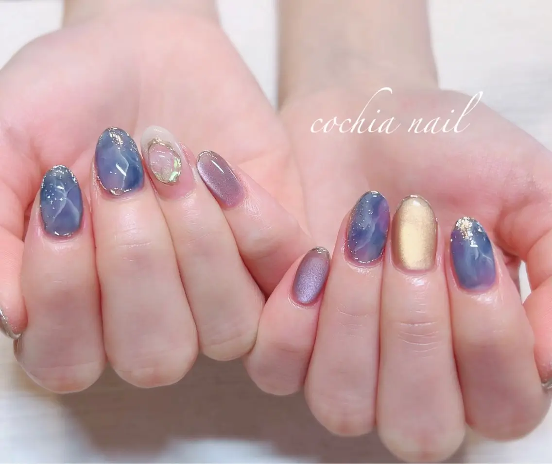 ネイル マグネットネイル ネイビー ニュアンスネイル ハンドネイル cochia nailのネイルデザイン