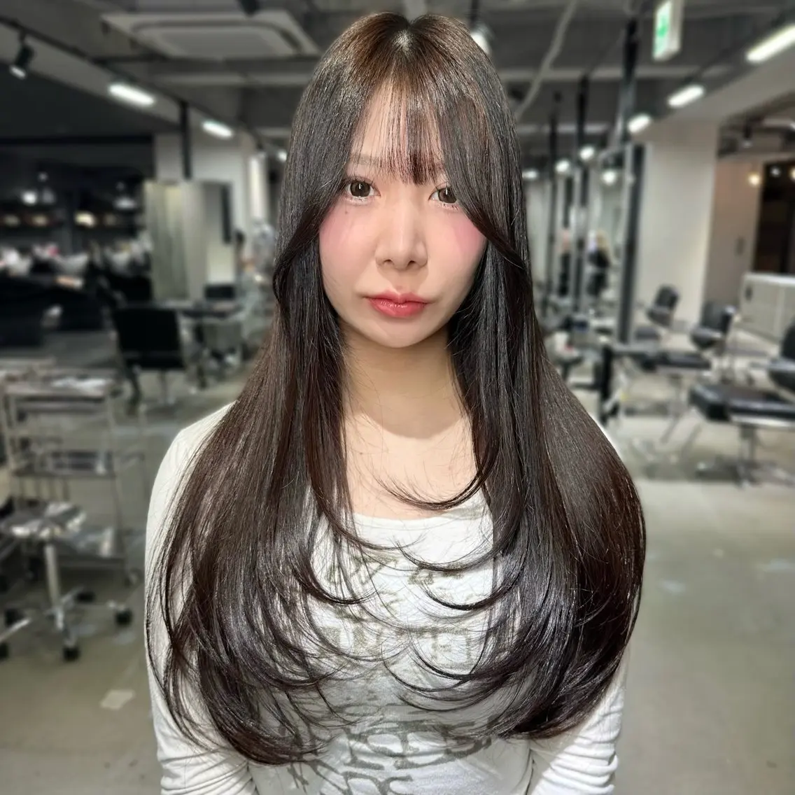 ロング くびれヘア 顔まわりレイヤー 顔周りカット 韓国風ヘア くびれレイヤー カット ヘアカラー トリートメント 心斎橋 韓国レイヤ ー指名No.1renのヘアスタイル