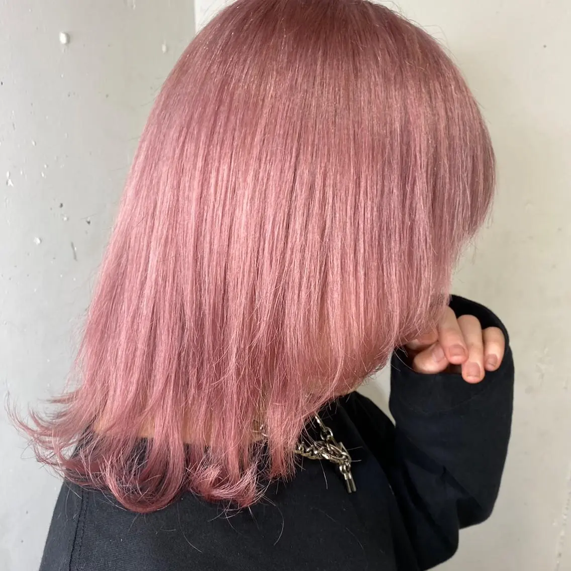 セミロング カラー パーマ ヘアアレンジ ブリーチ 八巻 晴香のヘアスタイル