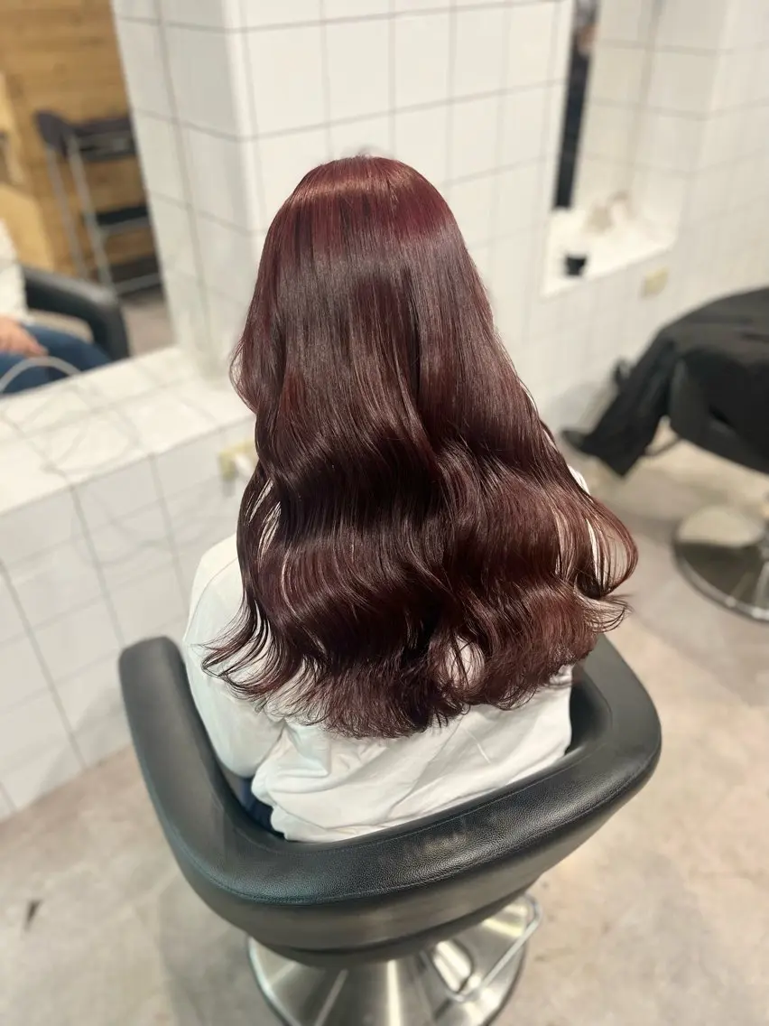 ロング カラー ベージュカラー ブリーチ ボルドーカラー ブラウンカラー カシス ヘアカラー 韓流トレンドヘア 🎀RINAKO🎀のヘアスタイル