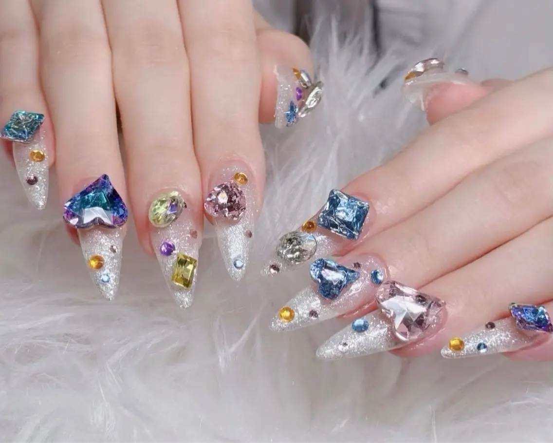 ネイル LUMI NAILのネイルデザイン