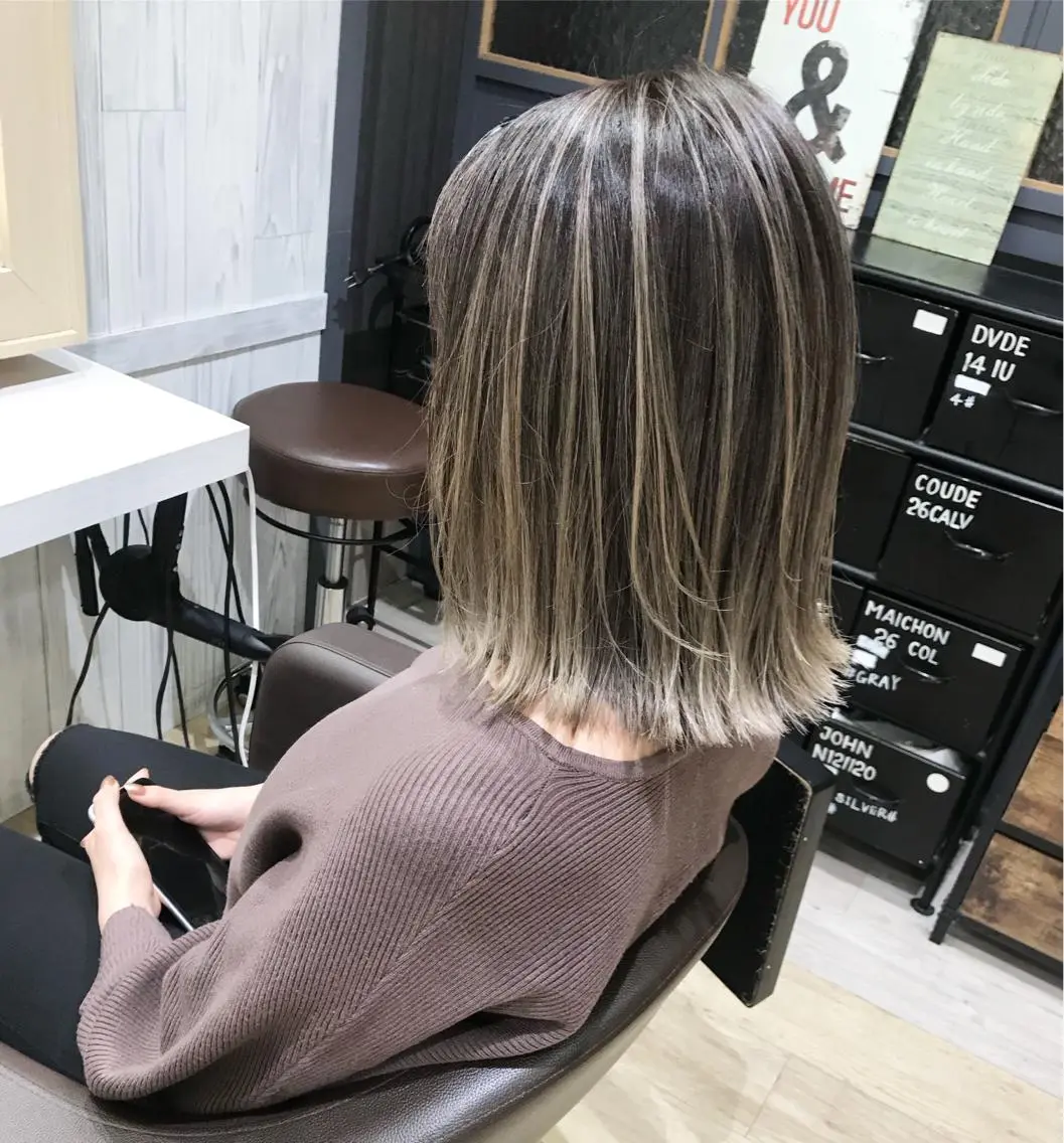 ミディアム カラー バレイヤージュ レイヤーカット ヘアカラー トリートメント ブリーチカラーレイヤ ーカット🦋annaのヘアスタイル