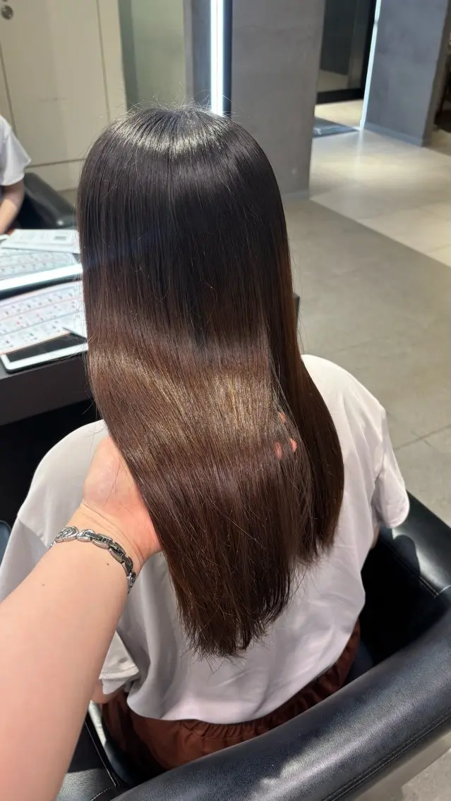 セミロング KAREN(ému) 伏見/カットモデルのヘアスタイル