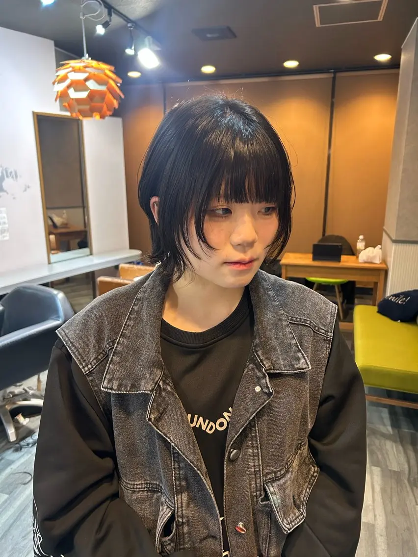ショート ボブレイヤー ボブ 顔周りカット レイヤーカット カット 小泉 樹奈のヘアスタイル