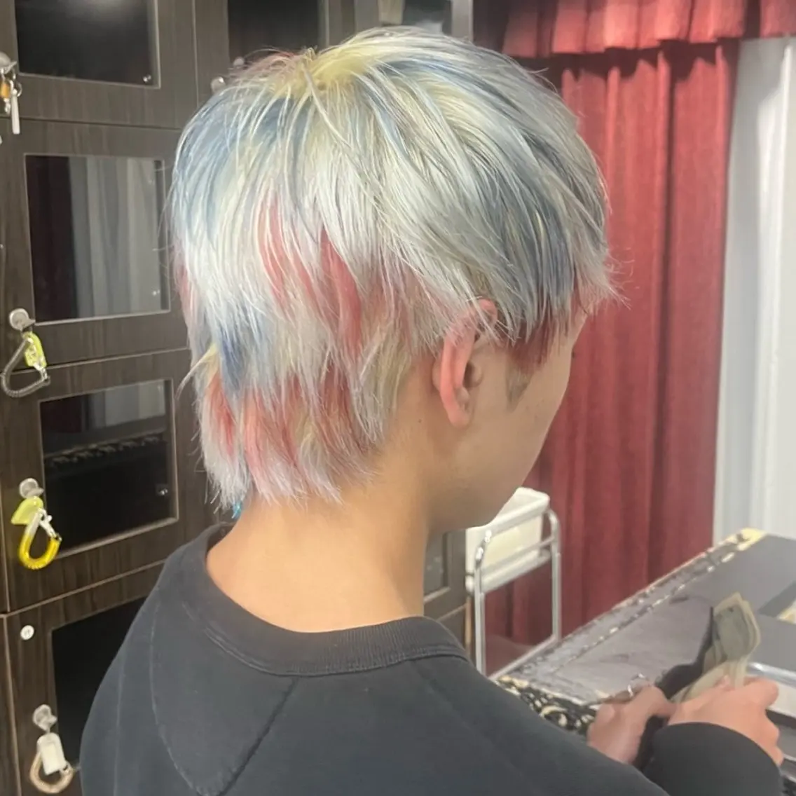 ショート カラー ブリーチ ブルーカラー デザインカラー レッドカラー シルバー ヘアカラー 🫧ハイトーン/ ペールカラー🕊♡雛のヘアスタイル
