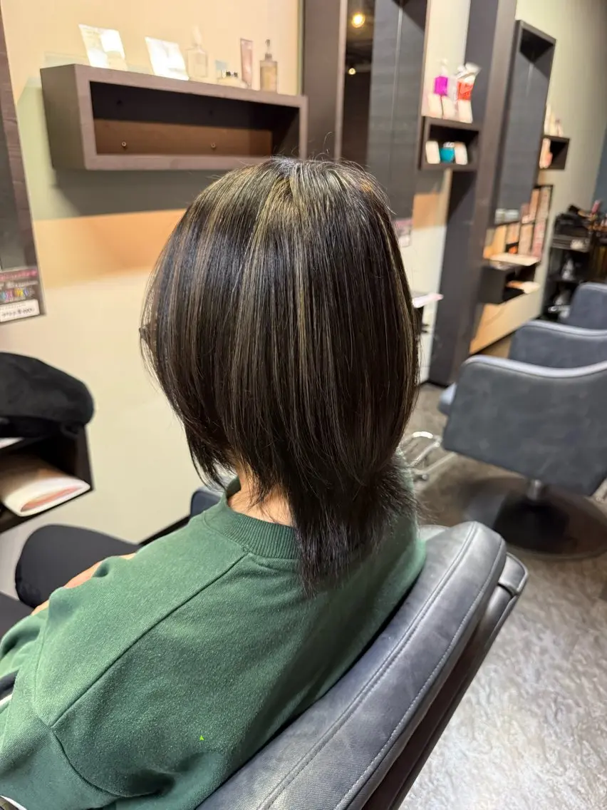 ショート ハイライト ヘアカラー 奴賀 詩のヘアスタイル