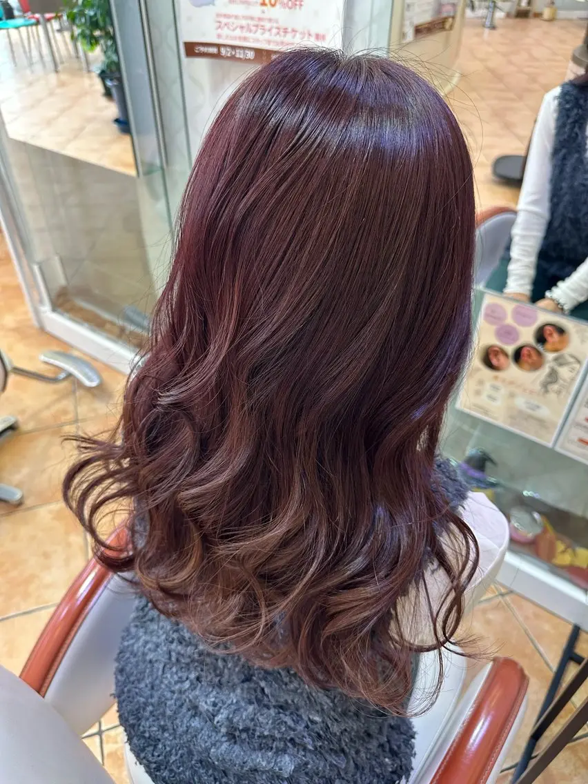 カラー ボルドーカラー 廣藤 梨花のヘアスタイル