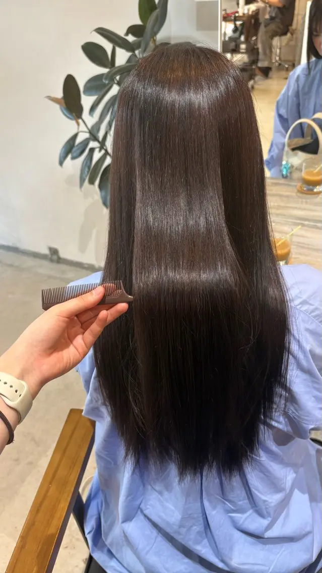 ロング カラー ヘアカラー トリートメント 髙木 千惺のヘアスタイル