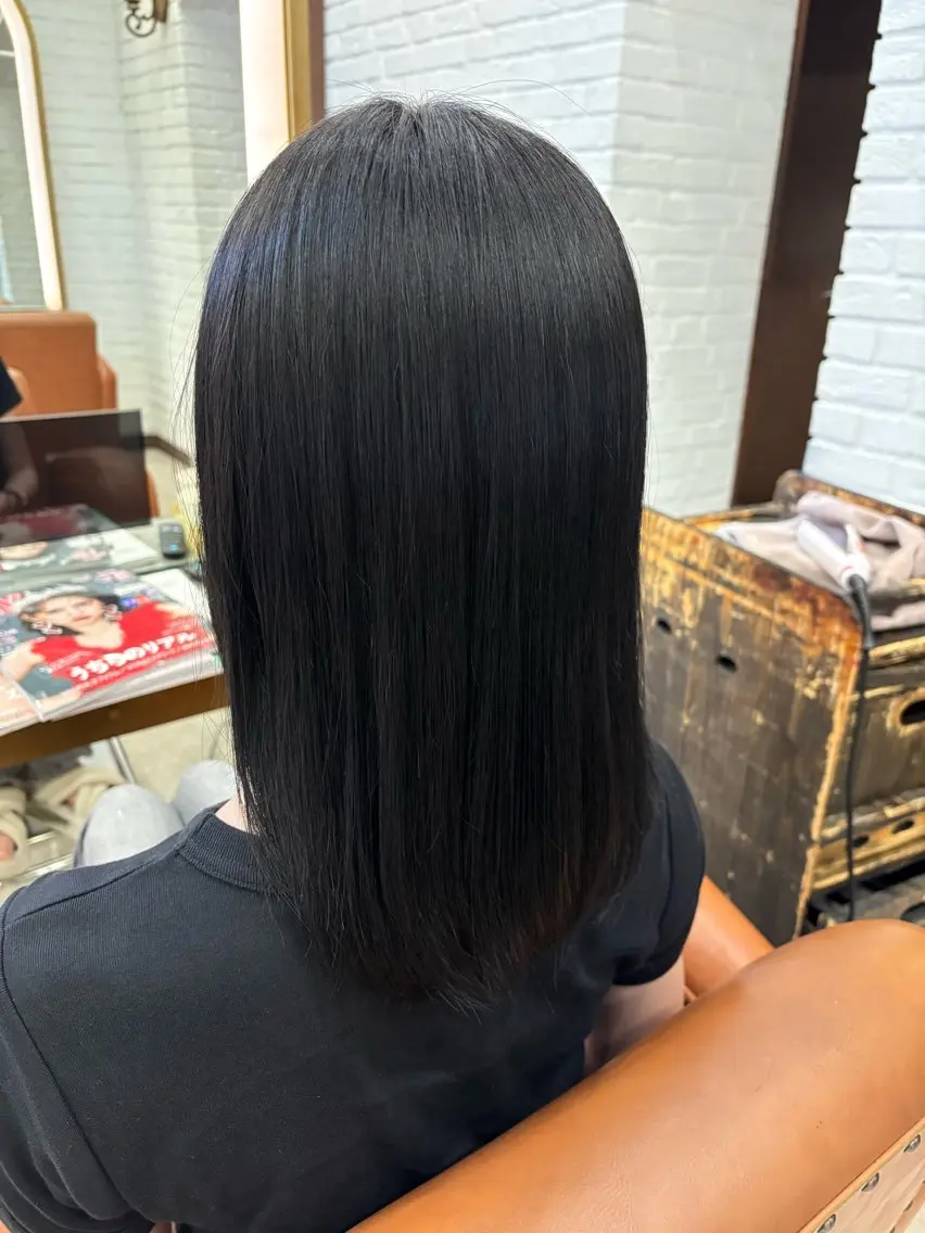 ロング カラー 黒髪 ヘアカラー 湯浅 菜月のヘアスタイル