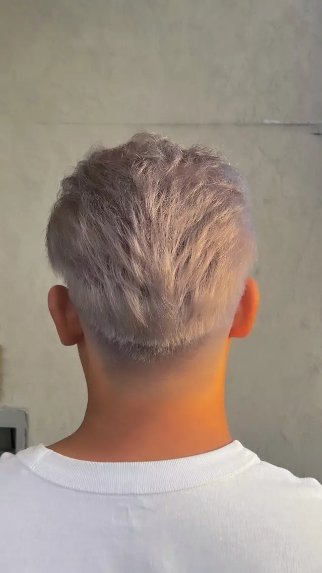 ショート カラー メンズ メンズハイトーン ハイトーンカラー ヘアカラー 加藤 祐斗のヘアスタイル