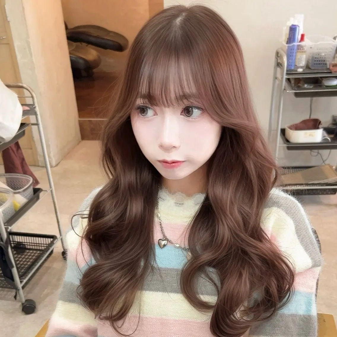 ロング カラー グレージュ オリーブグレージュ オリーブグレー 顔周りカット 韓国風ヘア カット ヘアカラー トリートメント ヘッドスパ モテ髪×トレンド💕 小顔レイヤー 金井のヘアスタイル