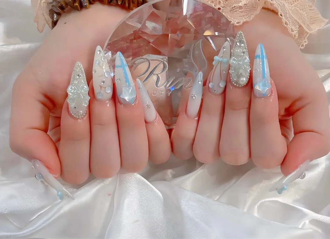 ネイル オーロラネイル チークネイル 桜ネイル クリアネイル ドット ハンドネイル Rin Nail 新大久保店のネイルデザイン