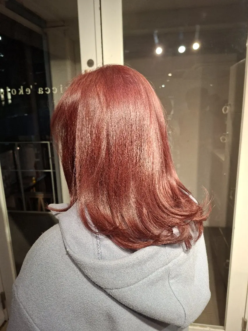 ロング カラー ブリーチ 今岸 寛子のヘアスタイル
