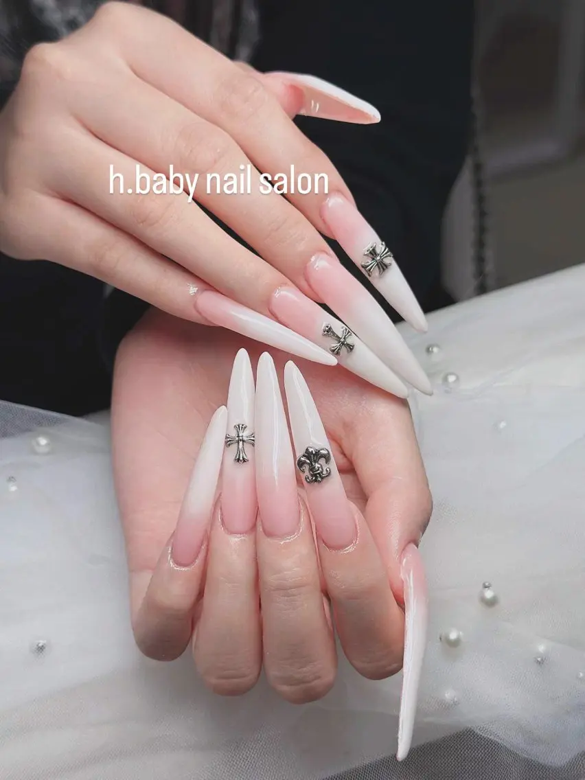 ネイル フレンチネイル ジェルネイル ハロウィン キラキラネイル 韓国ネイル ハンドネイル H.baby Nail Salonのネイルデザイン