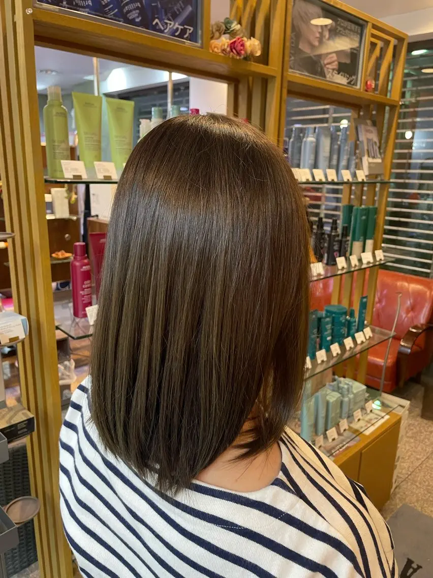 セミロング カラー asano yuiのヘアスタイル
