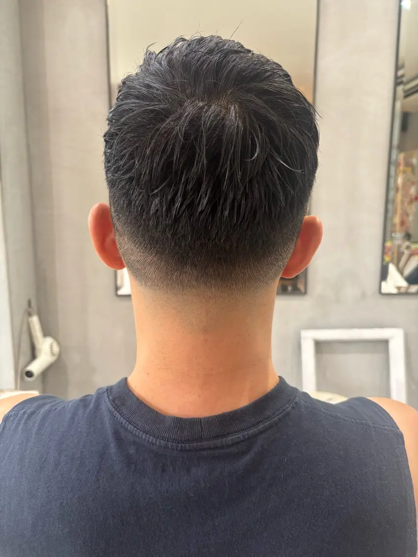 ショート メンズ センターパート フェードカット 刈り上げ ショートヘア 中目黒メンズ刈り上げ Harunaのヘアスタイル