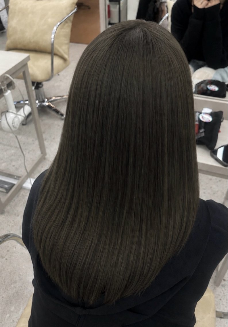セミロング カラー 黒髪 ヘアカラー トリートメント COCO reiのヘアスタイル