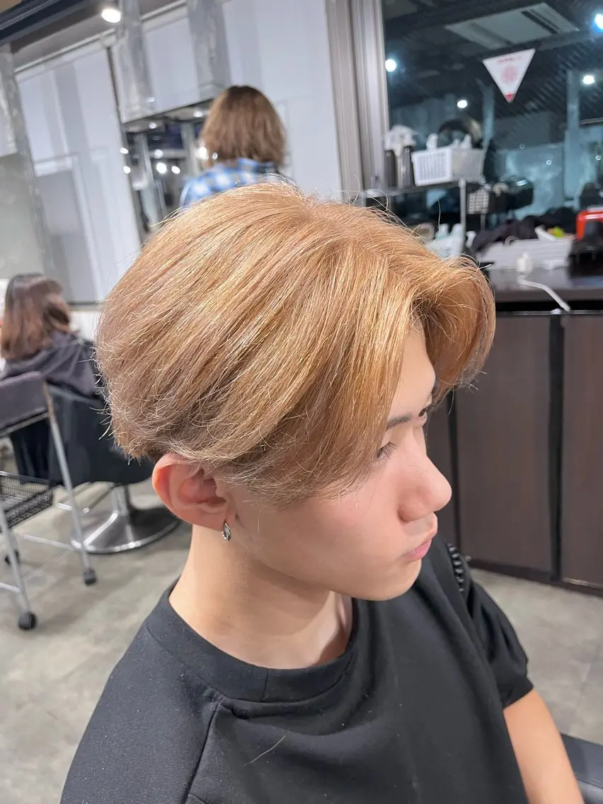 カラー メンズ メンズブリーチ メンズハイトーン ベージュカラー ブリーチ ハイトーンカラー ヘアカラー トリートメント ハイトーンカラー 🦄レイヤーカットのヘアスタイル