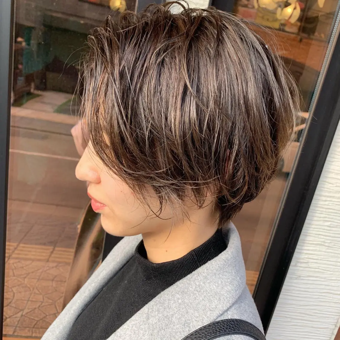ショート カラー グレージュ ハイライトカラー ハイライト ショートヘア yoshi （髙橋）のヘアスタイル