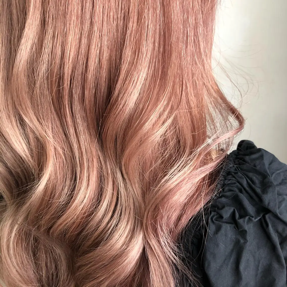 ロング カラー ヘアアレンジ マツエク・マツパ ピンクカラー カラーマツエク 透明感カラー🫧ヘア セット🫧松本菜月の眉毛・アイブロウイメージ
