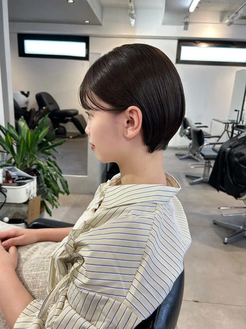 ショート カラー グレージュ オリーブグレージュ オリーブグレー ショートヘア ❤️ショートカット ・顔周りカット❤️のヘアスタイル