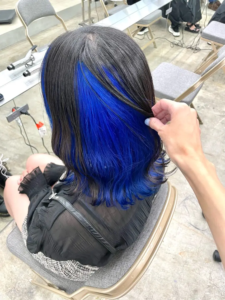 ロング カラー インナーカラー 推し ブリーチ 髪質改善のヘアスタイル