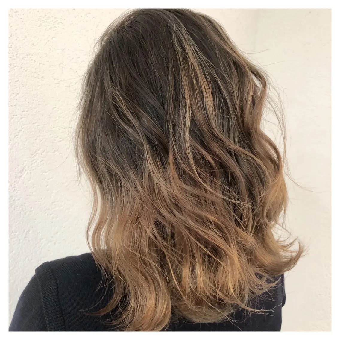 ミディアム カラー biscohair 髪にドラマを。のヘアスタイル