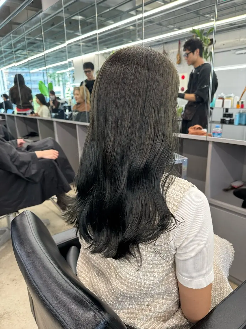 ロング カラー ロングレイヤー アッシュ ベージュカラー ブリーチ 透明感カラー カット ヘアカラー トリートメント 誰より丁寧なカット/ 小林輝/レイヤーのヘアスタイル