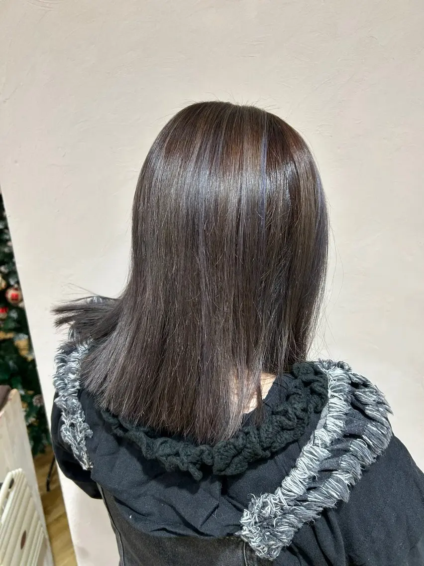 セミロング カラー グレージュ 元山 透明感艶カラー 🌻レイヤーカットのヘアスタイル