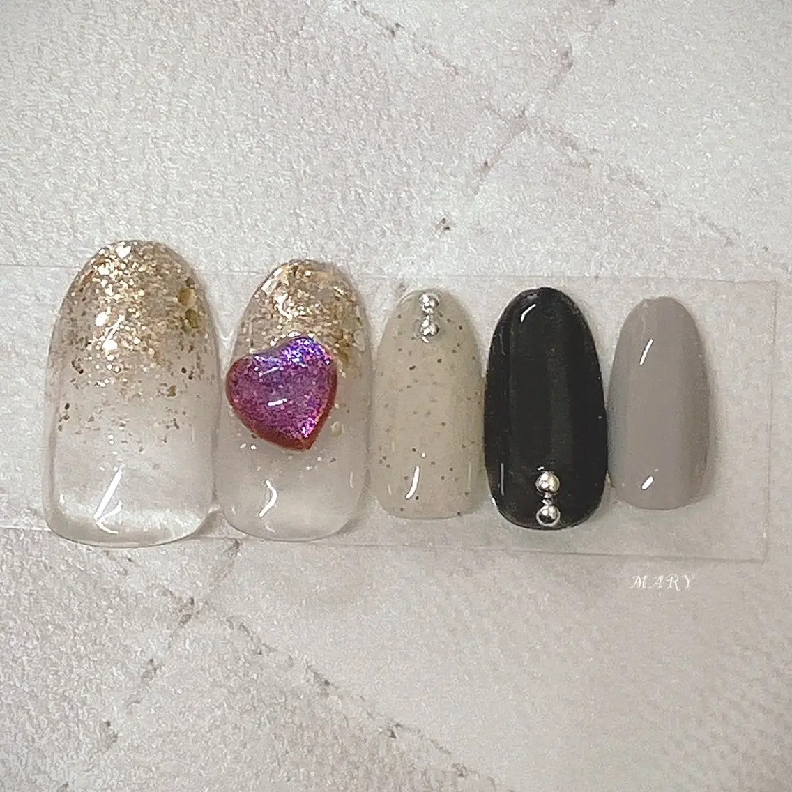 ネイル グラデーション ハート ラメ(グリッター) ラメグラデーション ニュアンスネイル ハンドネイル Mary nail .narumiのネイルデザイン