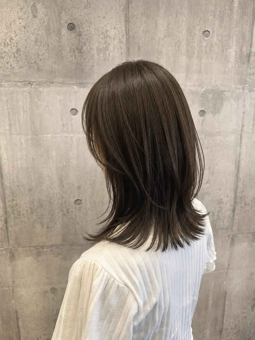 ミディアム レイヤーカット カット ヘアカラー トリートメント kana🌻 /attraのヘアスタイル