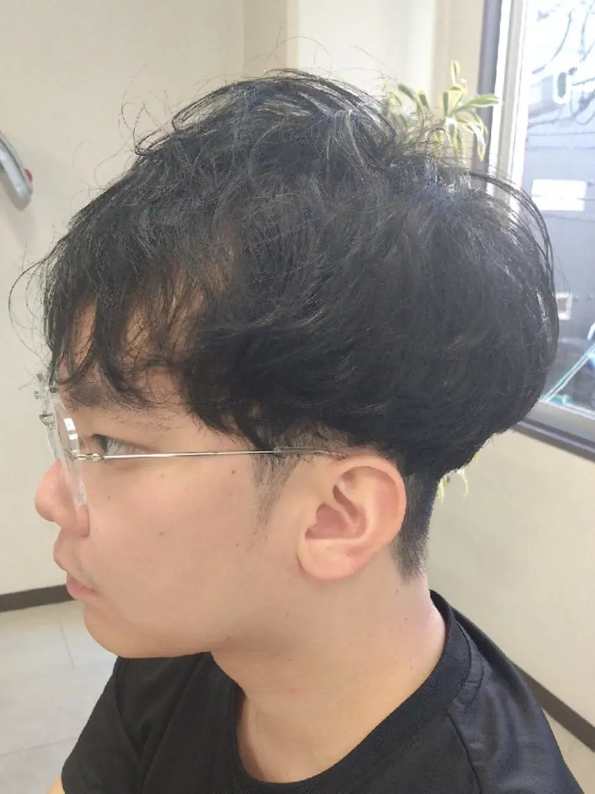 ショート メンズ カラー パーマ メンズパーマ 黒髪 ブルーカラー ブルーブラック くせ毛 カット ヘアカラー パーマ トリートメント 袋町【シナリオ】 Scenarioのヘアスタイル