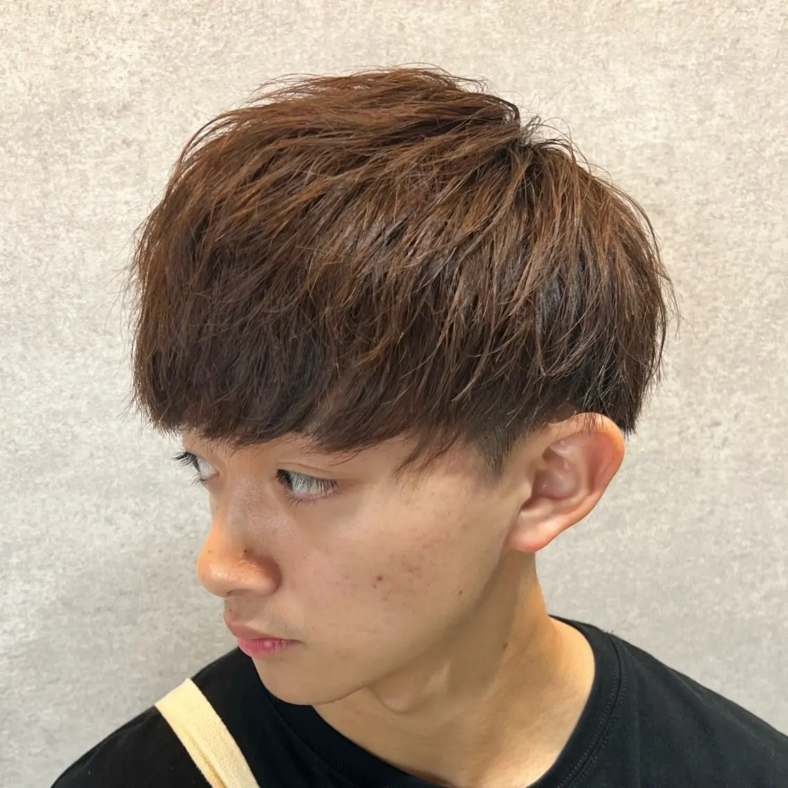 ショート カラー パーマ ヘアアレンジ メンズ センターパート メンズハイライト メンズメッシュ マッシュ メンズパーマ 仕上がり満足度No. 1🔥BLUCK🔥のヘアスタイル