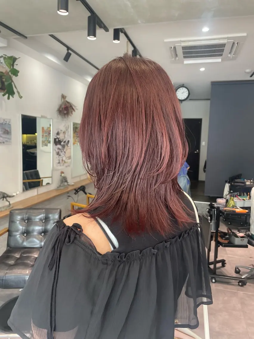 ミディアム ピンクブラウン ウルフカット 【guild】眞島 縮毛矯正のヘアスタイル