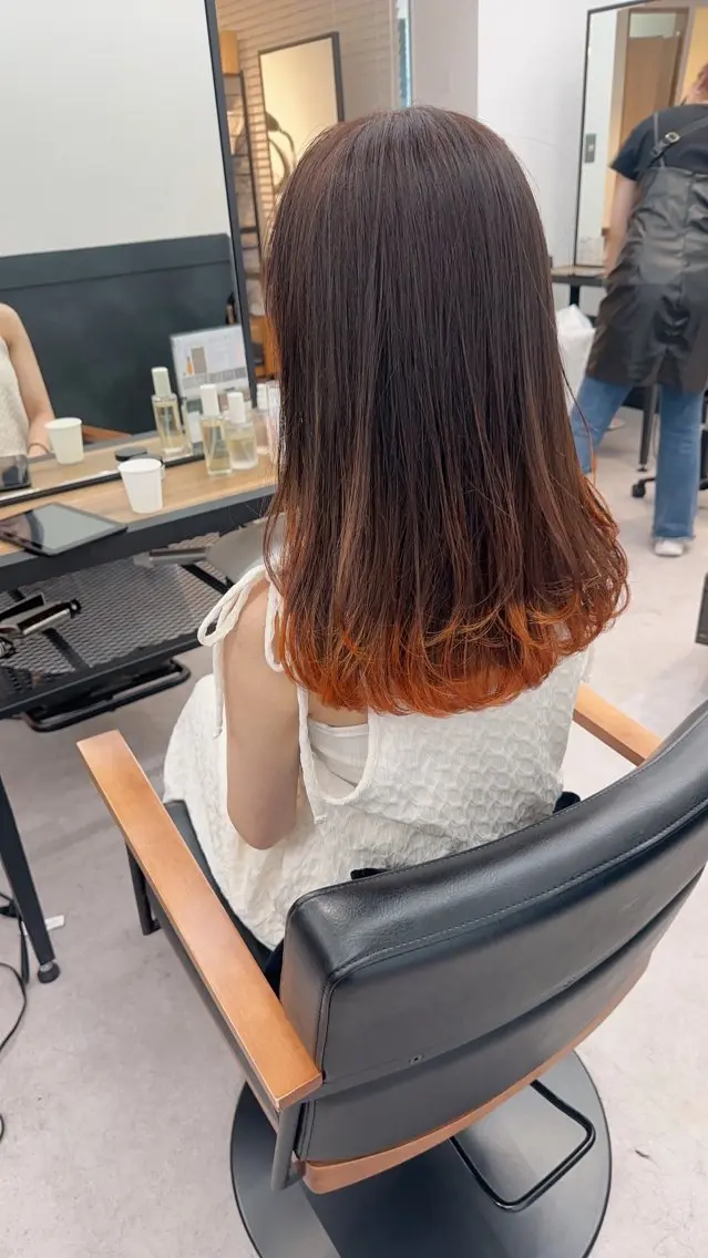 セミロング カラー パーマ ヘアアレンジ メンズ キッズ ネイル マツエク・マツパ アイブロウ カット ヘアカラー レイヤーカット/ 巻ける縮毛矯正のヘアスタイル