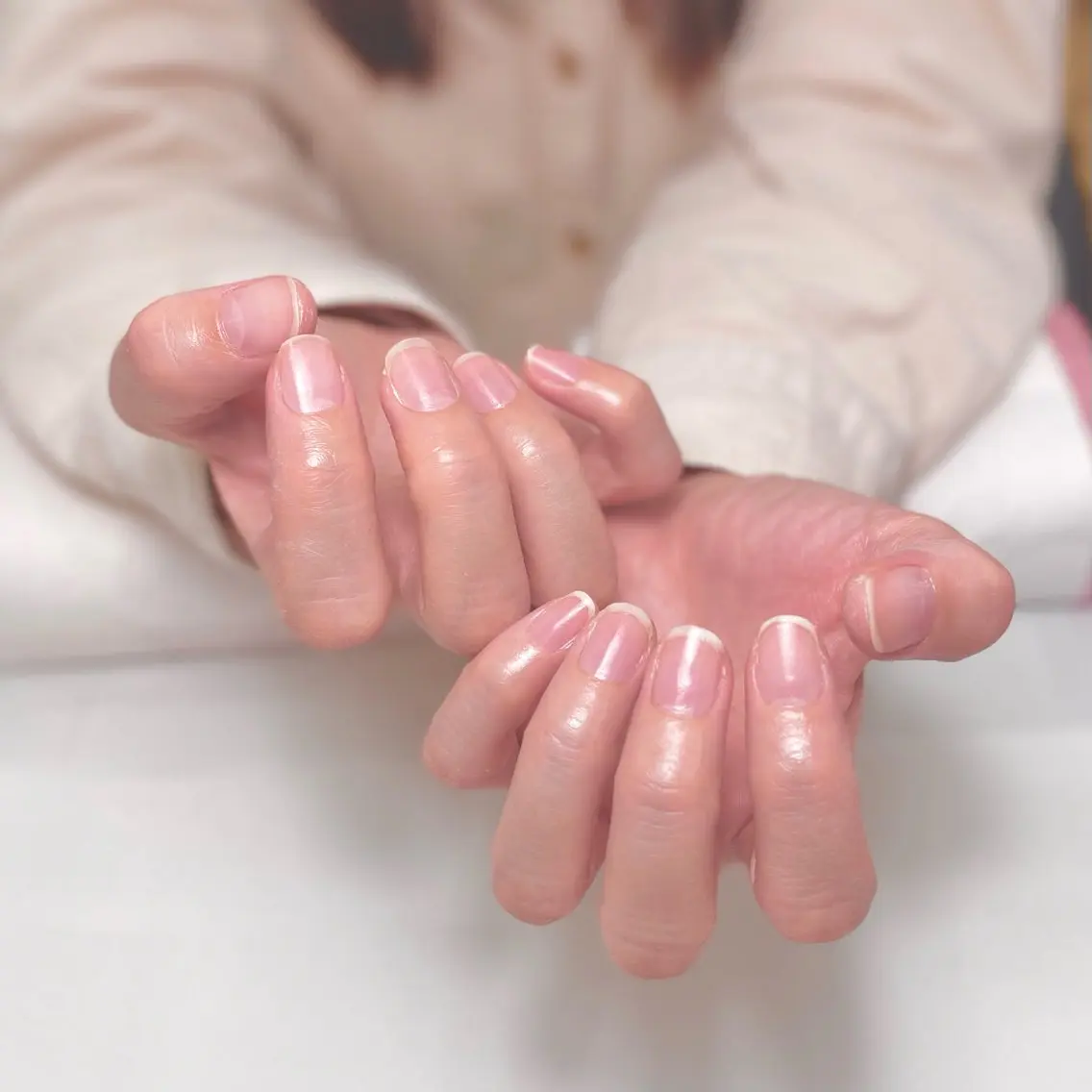 ネイル スクエアネイル MAXKELLY正池 白フレンチ募集🕊️のネイルデザイン