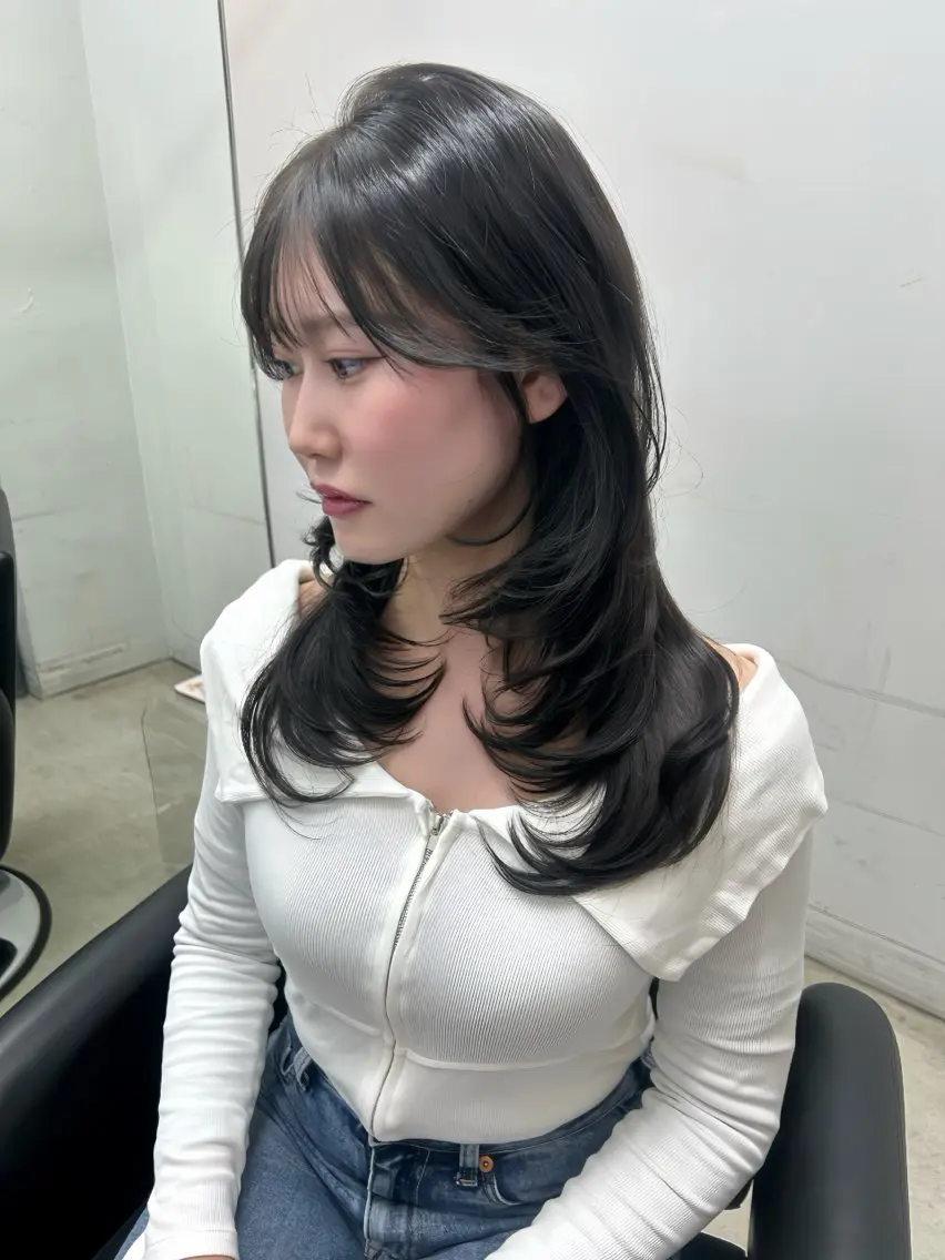 セミロング カラー グレージュ 韓国風ヘア レイヤーカット ワンホンヘア カット ヘアカラー トリートメント 韓国ヘア/レイヤー Lily Wongのヘアスタイル