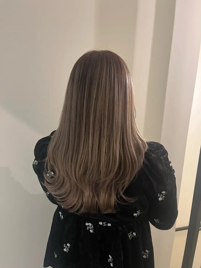 セミロング レイヤーカット カット 山本 彩香のヘアスタイル