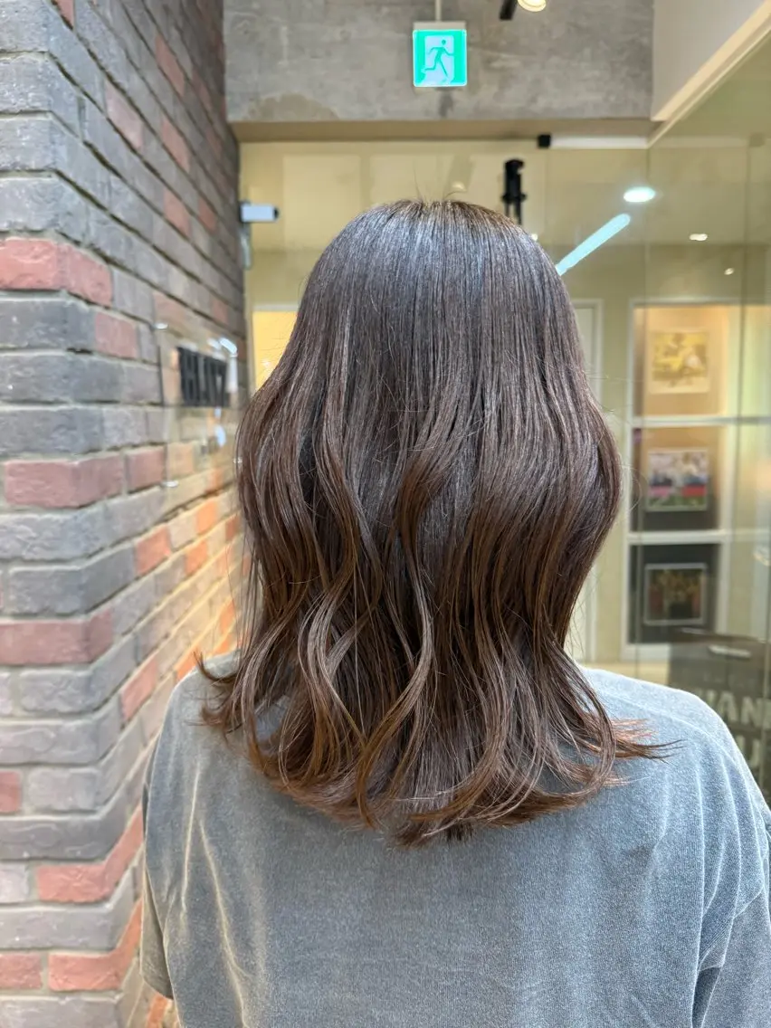 ミディアム カラー グレージュカラー 吉川慶斗のヘアスタイル