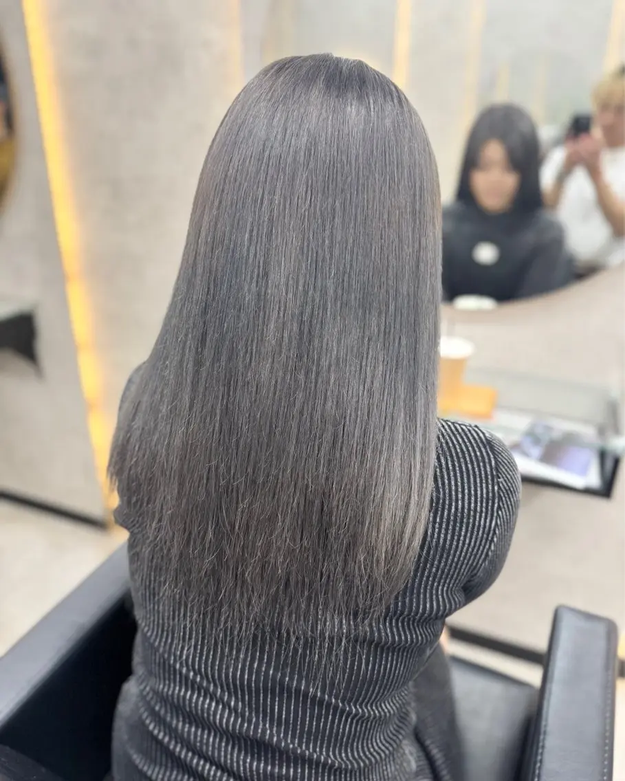 セミロング アッシュ アッシュグレー ケアブリーチ🌺 透明感🪽‪とわのヘアスタイル