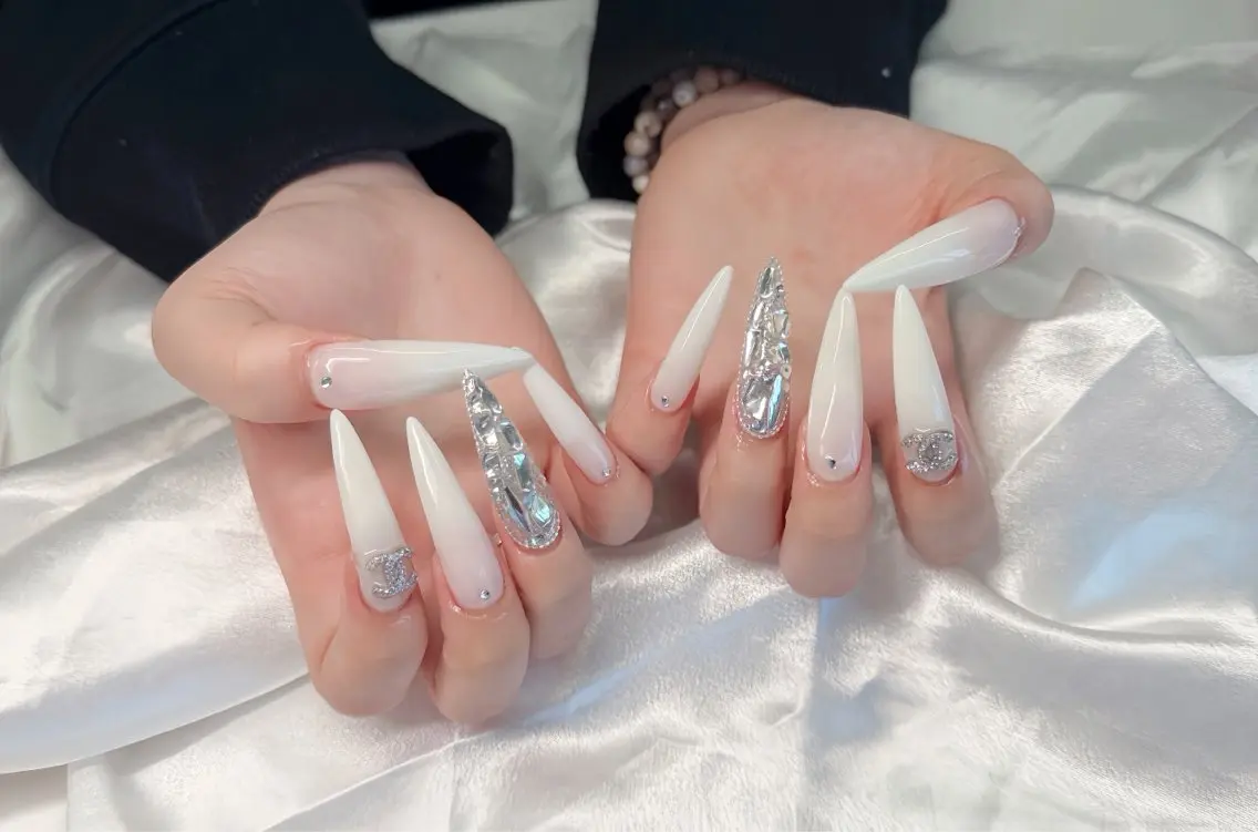 ネイル オーロラネイル チークネイル フットネイル フレンチネイル ジェルネイル ハンドネイル Havi Nailsのネイルデザイン