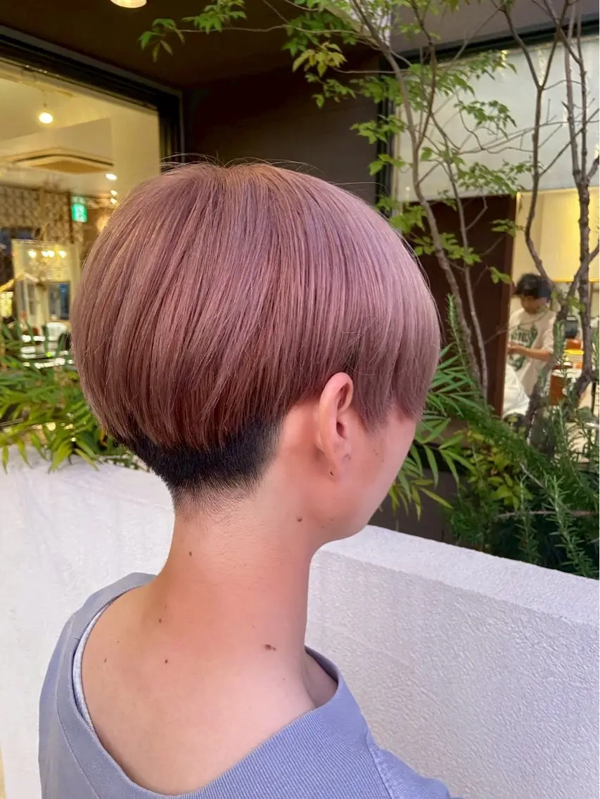ショート カラー ベージュカラー 透明感カラー ラベンダーカラー ミルクティーベージュ ピンクカラー 安藤 舞衣のヘアスタイル