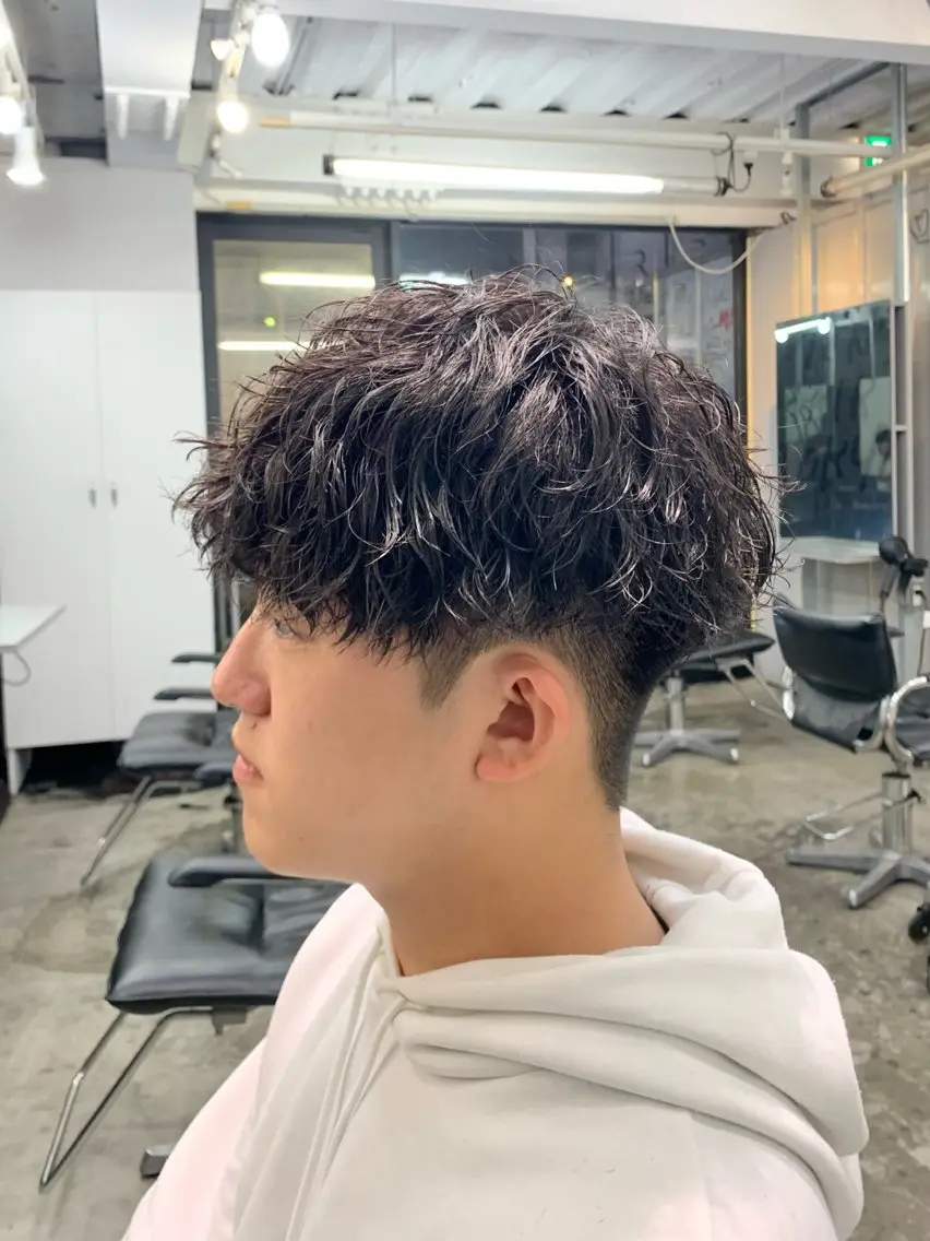 ショート パーマ メンズ メンズパーマ ツイストスパイラルパーマ スパイラルパーマ カット パーマ メンズ特化美容師/ 藤戸 椋のヘアスタイル